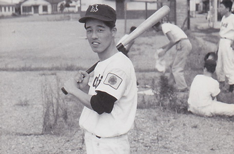 社内野球部で活躍した社長の写真
